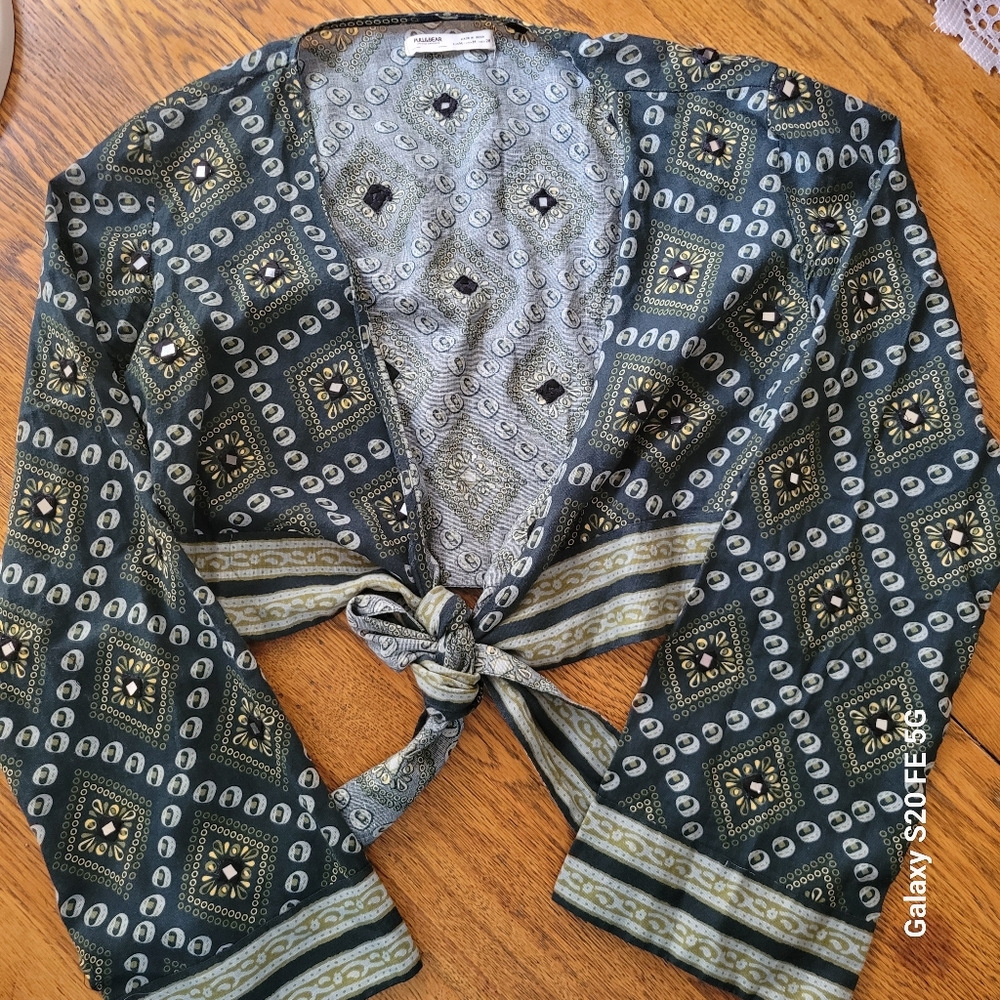 Pull&Bear Patterned Top in Green and Yellow - Picture 1 of 6